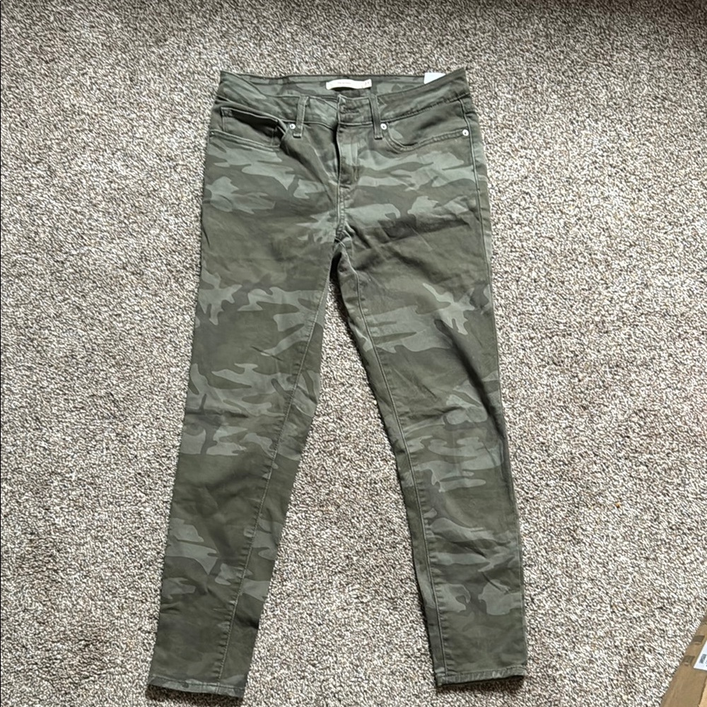 Levis 711 Skinny Camo Jeans size 27